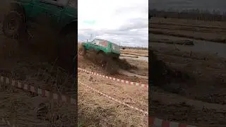 Безумная Нива оторвалась всеми колесами😳