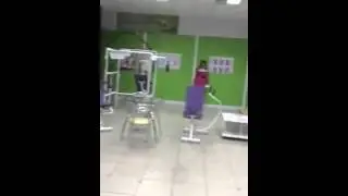 обосралась в спорт зале
