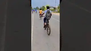 school boy stunt on the road but fail