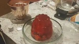 Prosecco & Strawberry jello Unmolding