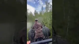 Тест-драйв квадроцикла-вездехода на болоте #shorts