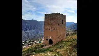 Там башни на страже стоят...