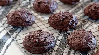 Fudgy Flourless Chocolate Cookies