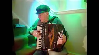 Domino  French song from 1950.  Vignoni accordion