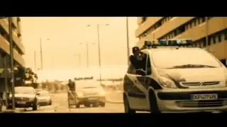 Ведьмы из Сугаррамурди (2013) car chase scene