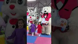 Белый мишка и зайчик на день рождения.