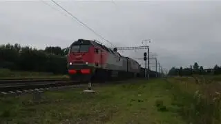 2ТЭ25Км-0105 с грузовым поездом