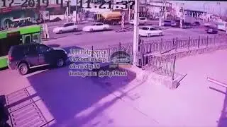 Вышел из автобуса в неположенном месте и попал под колёса