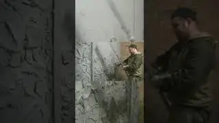 Трудовые будни. Штукатурка стен в хрущевке.#shorts
