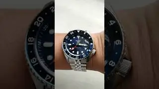 SEIKO 5 GMT BATMAN WRIST ROLL