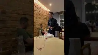 MOZO SORPRENDE A TODOS CON SU CANTO