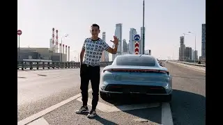 Porsche Taycan turbo небесного цвета.