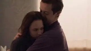 Make Up : Hug scene - Molly Windsor, Joseph Quinn
