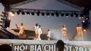 Hồ Quang Hiếu hát tại lễ hội bia Sư tử Trắng 2017 _ Bia sư tử Trắng