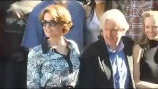 Sigourney Weaver (L) and James Cameron.flv