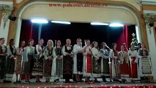 522.Grup de colindatori ai clasei de canto popular ai prof.Ana Pacatius-Iesiti gazdelor in cinda