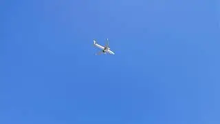 Заход на посадку над пляжем в Анталии.