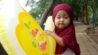#SHORT // Anak kecil mainan balon bebek