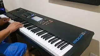 YAMAHA MODX 8  PLUS - Piano CFX Woody