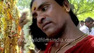 Transvestites break bangles and feel widowed at death of Lord Aravan, in India