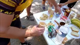 בטיול אופניים ליוון ההררית - איך מכינים אייס קפה בשטח?