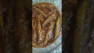 Boquerones fritos con tomate.