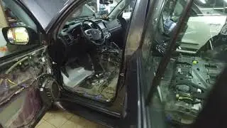 Откуда взялась грязь в салоне Land Cruiser 200?