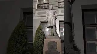 Памятник Павлу Степановичу Нахимову в Петербурге  