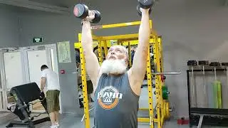 Спортзал в 60 лет. Привожу мышцы в тонус.