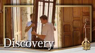 WE DID NOT EXPECT THAT 😮 HIDDEN Behind The Panelling | Taking The Château Door Off?