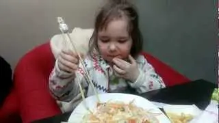 Учимся есть палочками