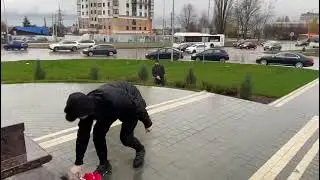 Шаман возложил цветы памятнику Александру Невскому перед концертом в Липецке