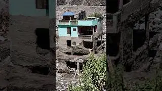 How did the Blue House survive the worst avalanche and flood in Nepal? 🌊 