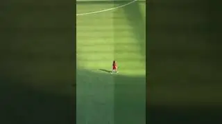 #شاهد تحية جماهير ليفربول لمكة بنت محمد صلاح .. وعندما اخذ صلاح منها الكرة قامت الجماهير بالتصفير