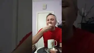 ASMR. КУШАЮ БУТЕРБРОДЫ С КОЛБАСОЙ И МАЙОНЕЗОМ И ПЬЮ КОФЕ С МОЛОКОМ