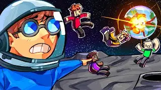 I trapped 200 PLAYERS on the MOON in MINECRAFT