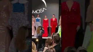 Анна Калашникова на модном показе FAMA CLAMOSA в нереально красивом платье 🤩 Понравился образ? ✨