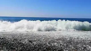купание при большой волне