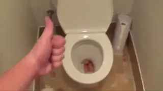 Как мужчины ходят в туалет по мнению женщин!!!