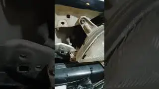 замена лампочек фар Тойота хайс