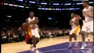 Metta World Peace Smacks Jeremy Lin