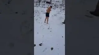 Аччик корни тафтини хис килиш. -30° мужик расслабляться с снегом...