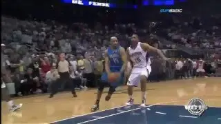 2010 VC 2 Handed Dunk vs Hawks