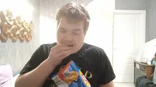 Артур кушает Чипсы