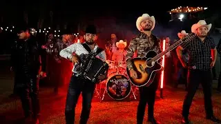 Mochilas Repletas - (Video Oficial) - Panchito Arredondo, La Ventaja y Banda Patria Chica