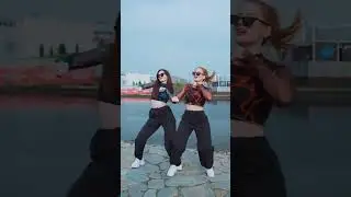 Да, она моя сестра🧡💙👩🏼‍🤝‍👩🏻 Лучше синий💙 или оранжевый🧡