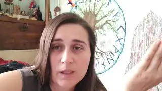 Кому подарила сапоги? Ответ в видео