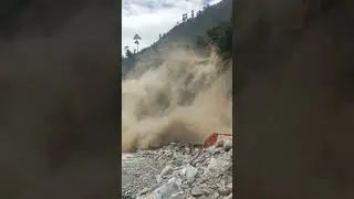 KPK land sliding #landslide #kaghan #kaghanlandsliding #desaster #shorts