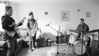 ANTICUECA - Tonada al tren (A John Coltrane) / En el living /