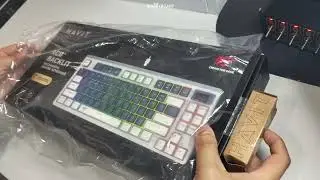 Havit Mira Pro KB884L - Throwback to the Early Days of Mech Keyboards – Now with a Screen!